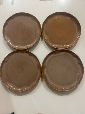 Set Of 4 NEW Vietri Forma Round Serving Salad Plates Earth Brown RARE Italy